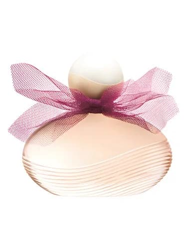 Frasco del perfume Far Away Bella de Avon — fragancia femenino
