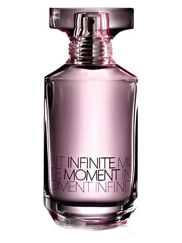 Frasco del perfume Infinite Moment For Her de Avon — fragancia femenino
