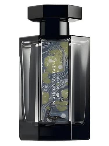 Frasco del perfume Un Air De Bretagne de L Artisan Parfumeur — fragancia unisex